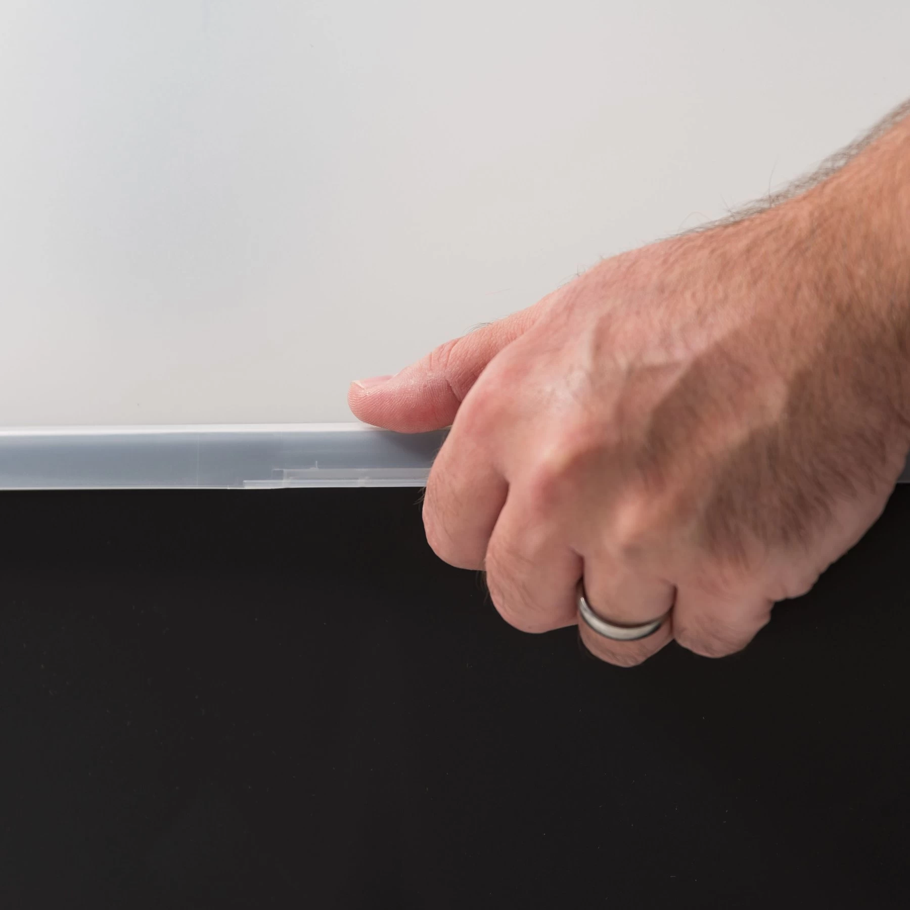 IRIS USA Open Top Litter Box With Scatter Shield & Scoop 8 IRIS USA Open Top Litter Box With Scatter Shield & Scoop - Image 6