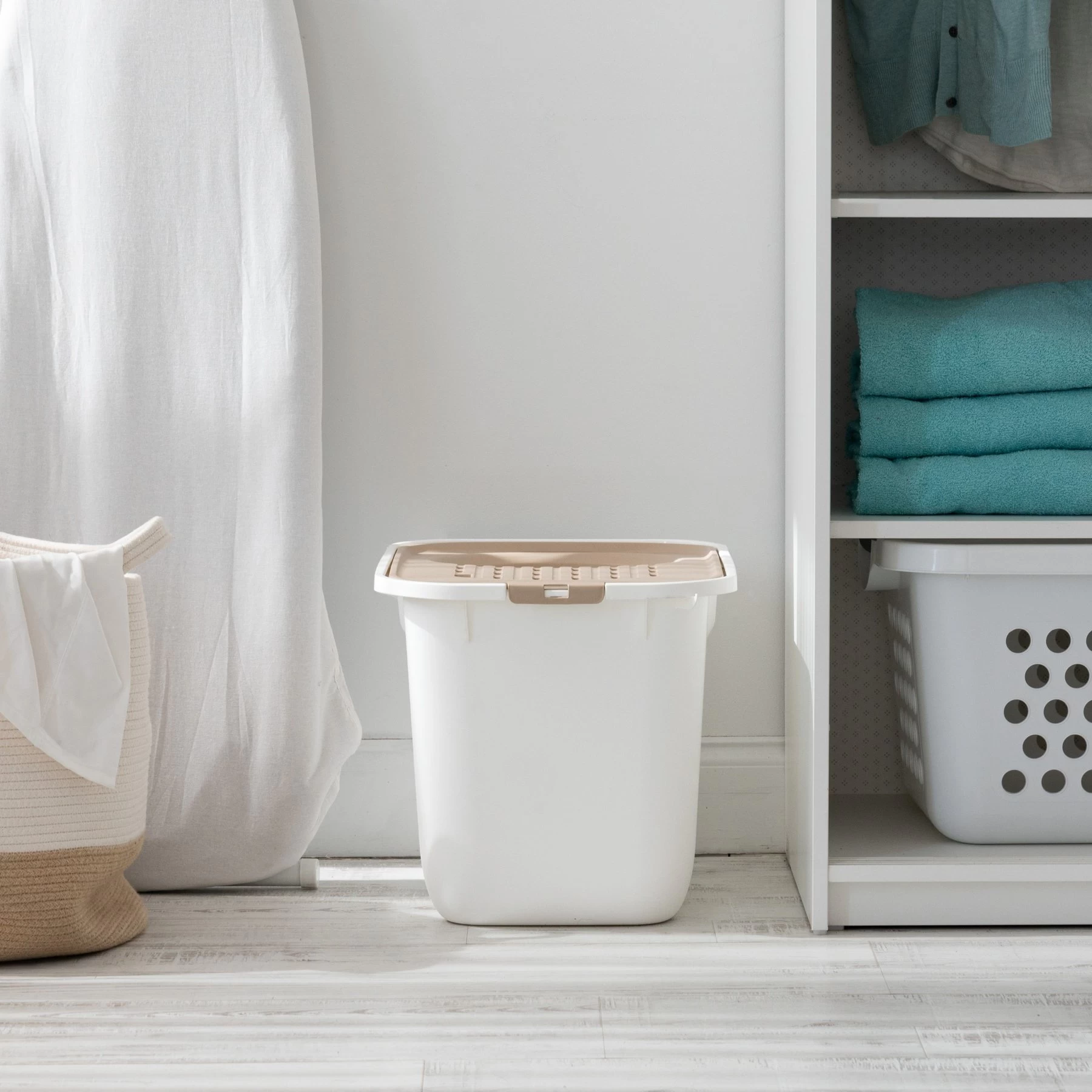 IRIS USA Large Square Top Entry Cat Litter Box 5 IRIS USA Large Square Top Entry Cat Litter Box - Image 3