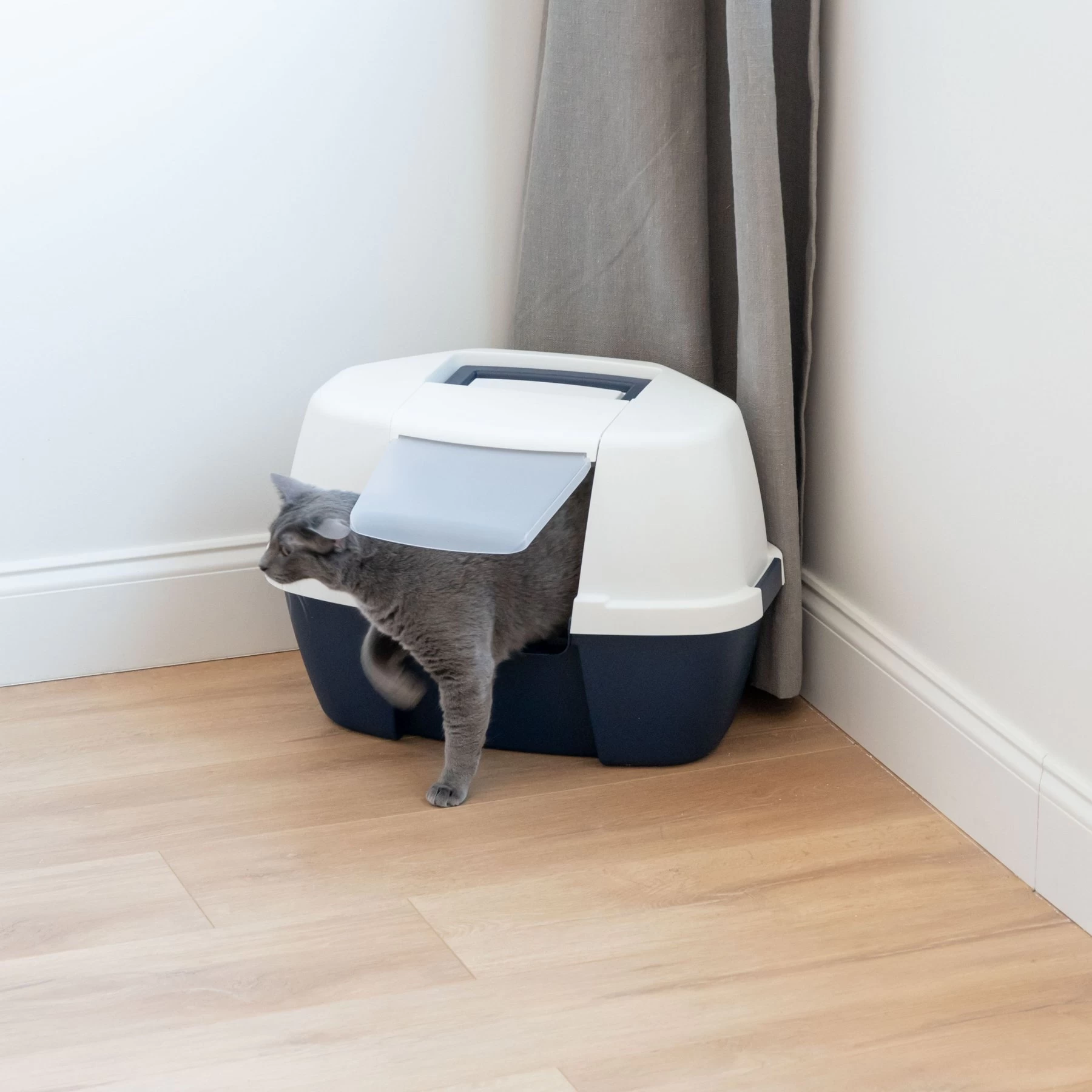 IRIS USA Hooded Corner Cat Litter Box With Front Door Flap 8 IRIS USA Hooded Corner Cat Litter Box With Front Door Flap - Image 6