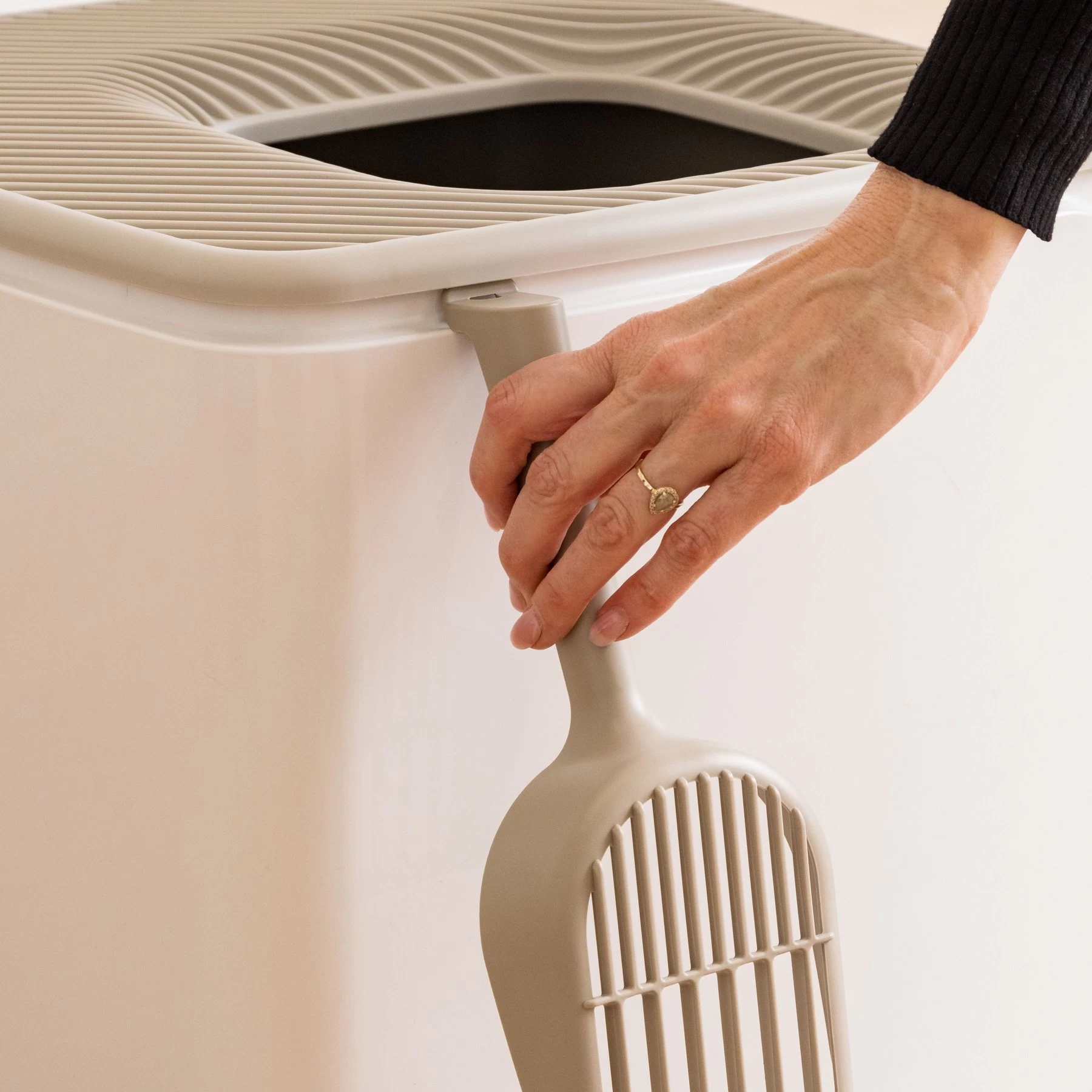 IRIS USA Premium Square Top Entry Cat Litter Box With Scoop, White & Gray, Large 10 IRIS USA Premium Square Top Entry Cat Litter Box With Scoop, White & Gray, Large - Image 8